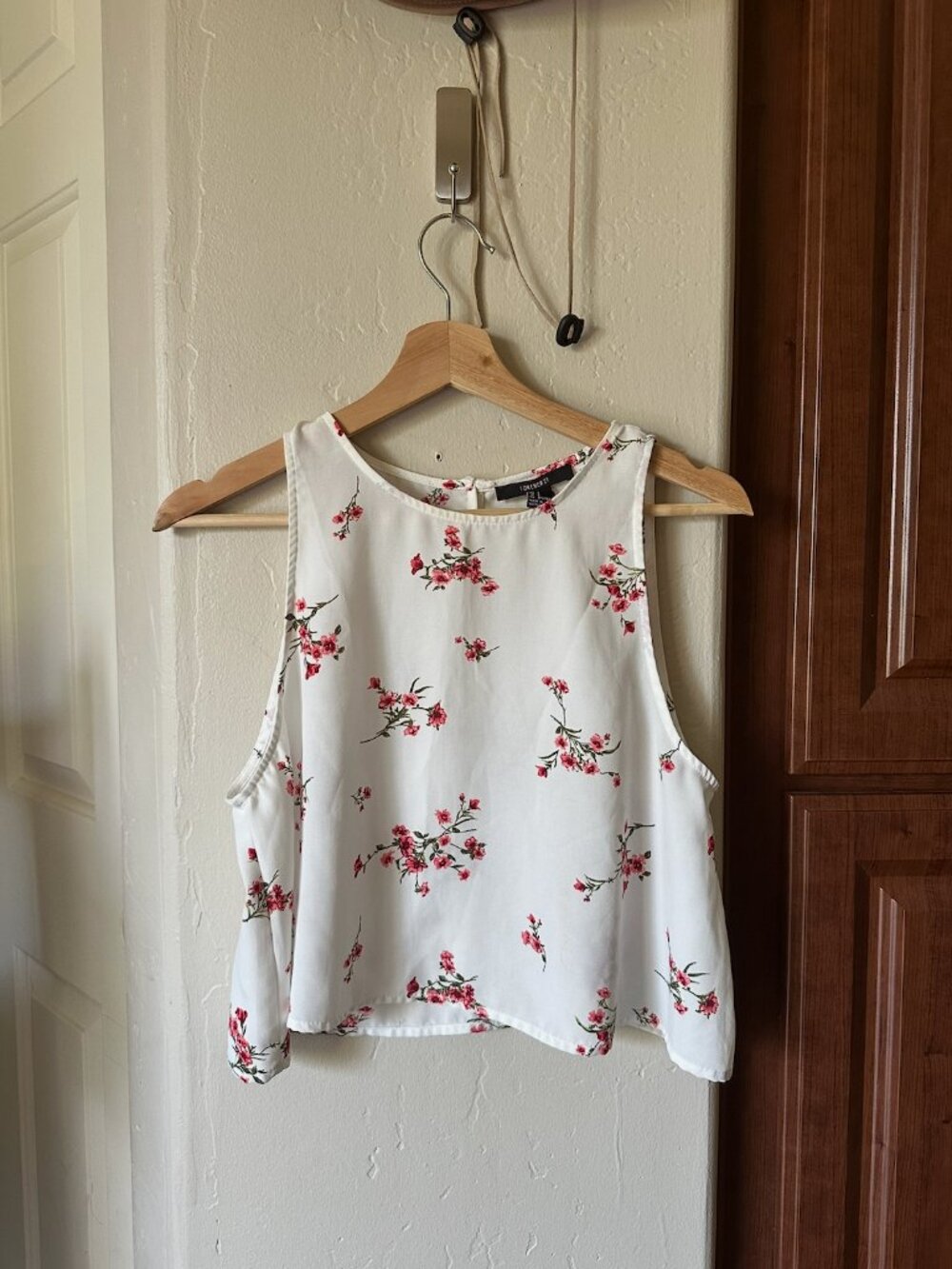 Forever 21 Women’s White Floral Crop Blouse High Neck Pink Green Print Size L